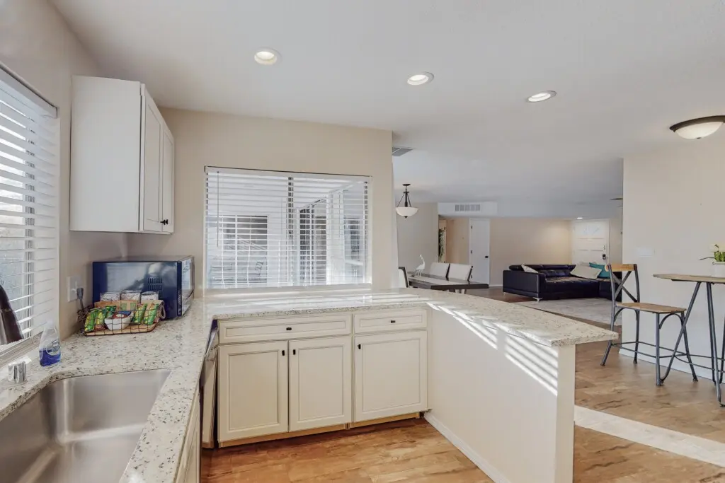 06d71f9bb7bb4a58904ce32f7d9acec7 LargeOriginal.jpg